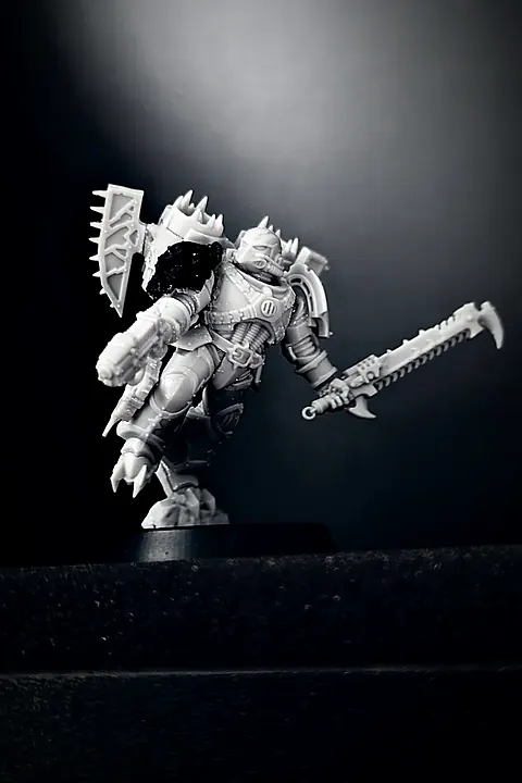 Kitbash & Print painting: Raptor with chainsword