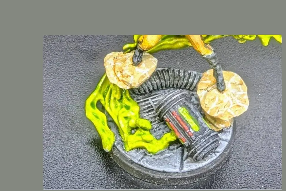 Diorama: a custom scenic base